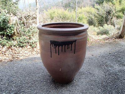 飲み水を入れる壺.jpg(昭和初期から使用していた壺)
