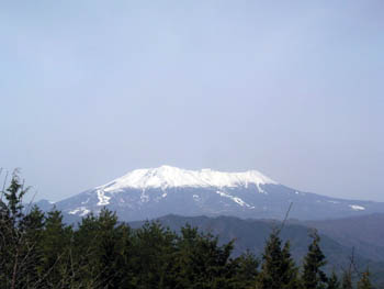 キビオ峠から見た御岳山
